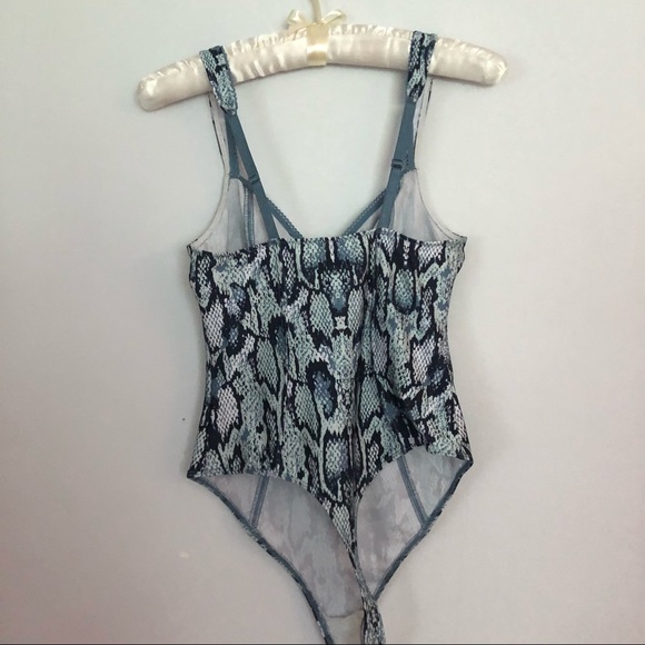 ✨NEW Urban Outfitters Snakeskin Bodysuit - Picture 7 of 13